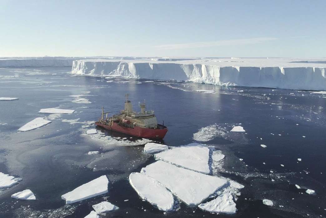 Warm water in Antarctica is causing troubling developments along an ice shelf. (Alexsandra Mazur)